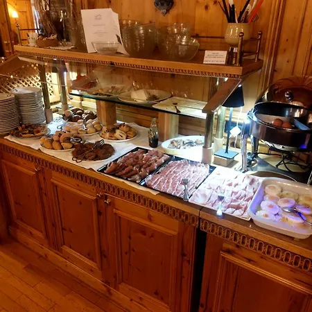 Cevedale Living Romance Hotel 3*